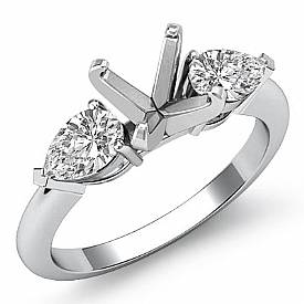 0.5 ct Pear Diamond 3-stone Engagement Ring White Gold.