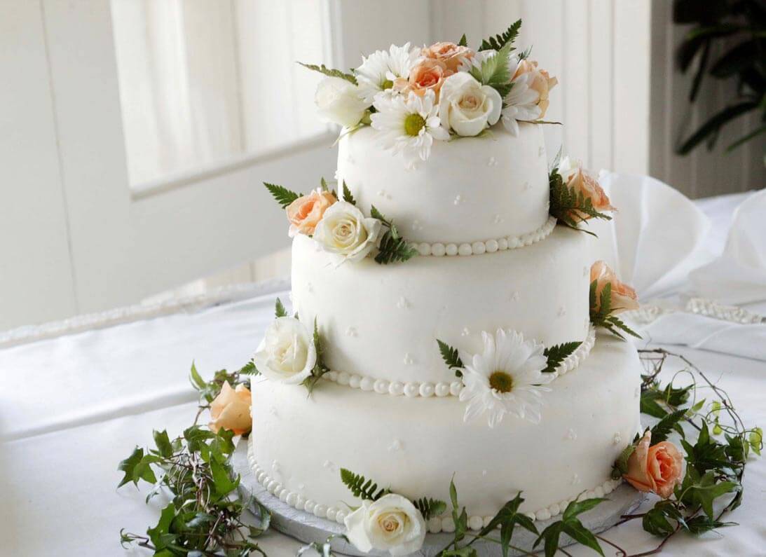 most popular wedding cake flavor combinations