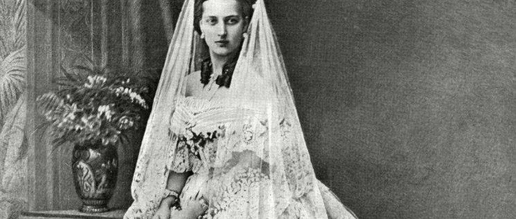 when did wedding dresses become white