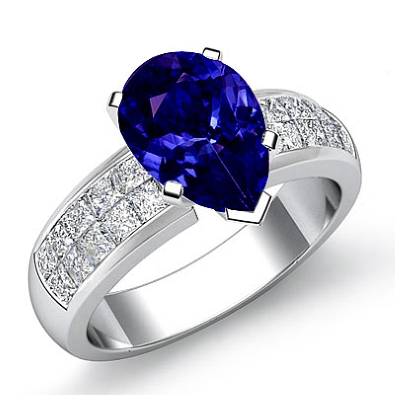  Pear diamond  Ring in 14k Gold White