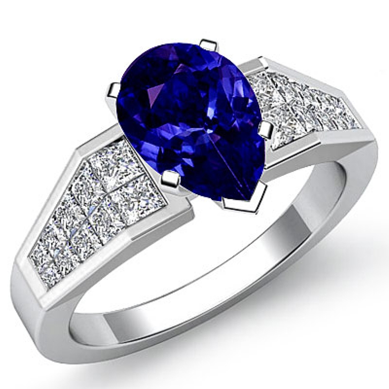  Pear diamond  Ring in 14k Gold White