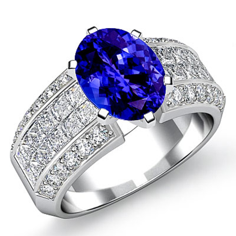  Oval diamond  Ring in 14k Gold White