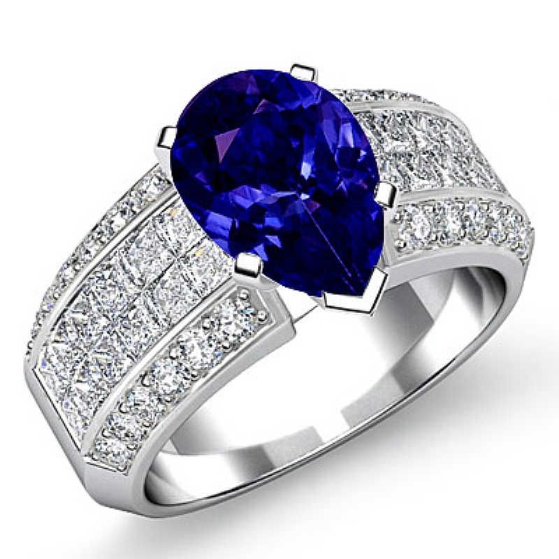  Pear diamond  Ring in 14k Gold White