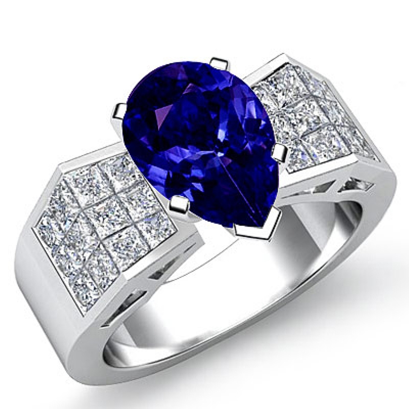  Pear diamond  Ring in 14k Gold White