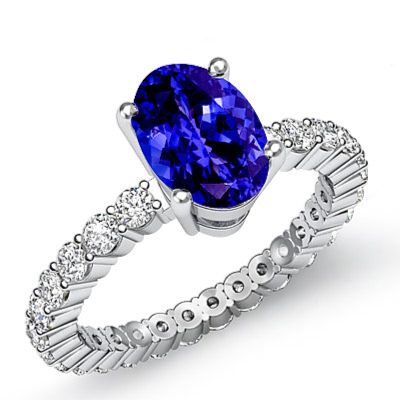  Oval diamond  Ring in 14k Gold White