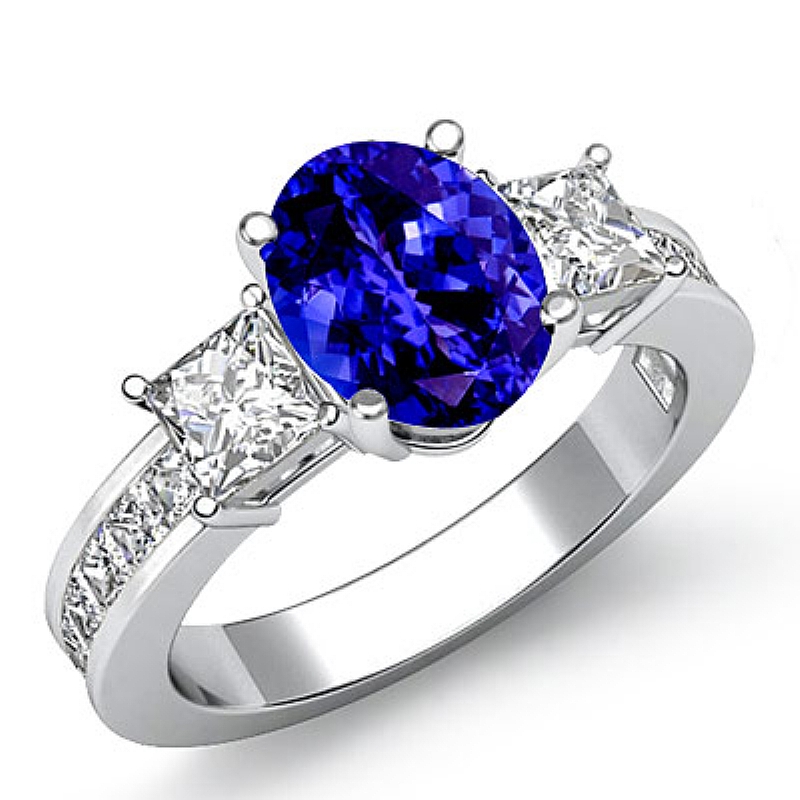  Oval diamond  Ring in 14k Gold White