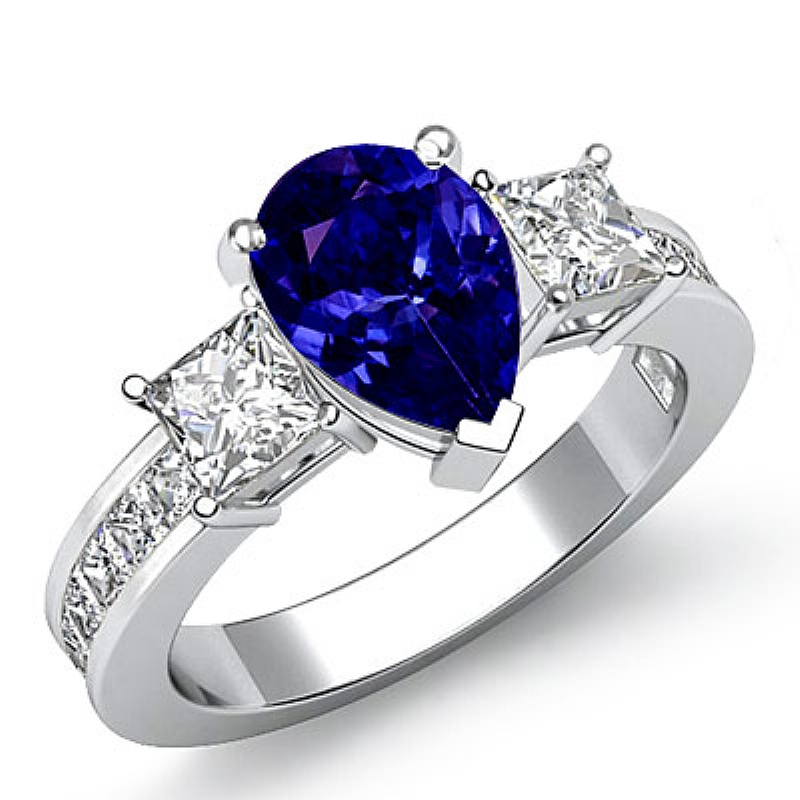  Pear diamond  Ring in 14k Gold White