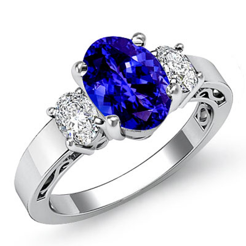  Oval diamond  Ring in 14k Gold White