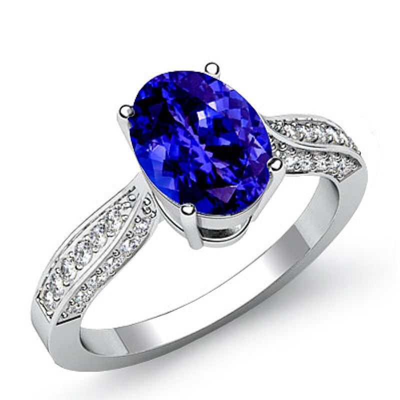  Oval diamond  Ring in 14k Gold White