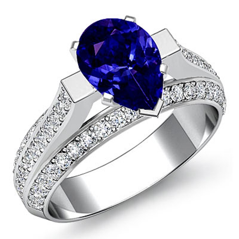  Pear diamond  Ring in 14k Gold White