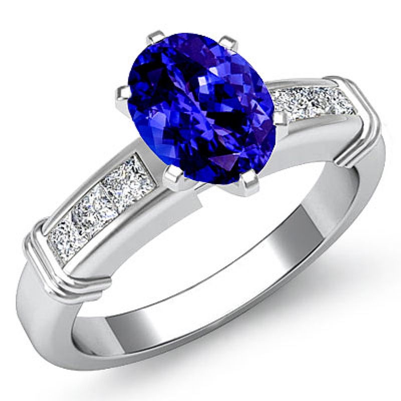  Oval diamond  Ring in 14k Gold White