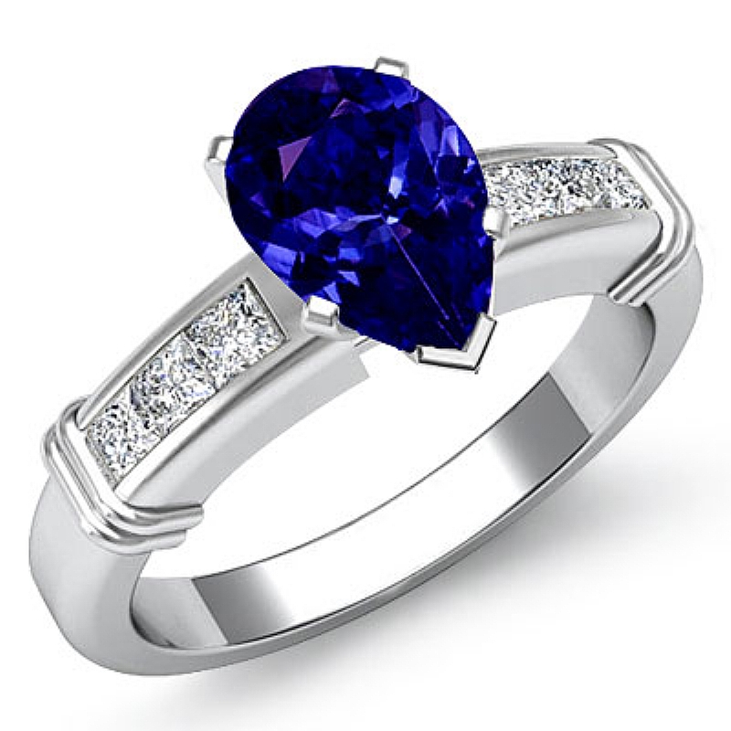  Pear diamond  Ring in 14k Gold White