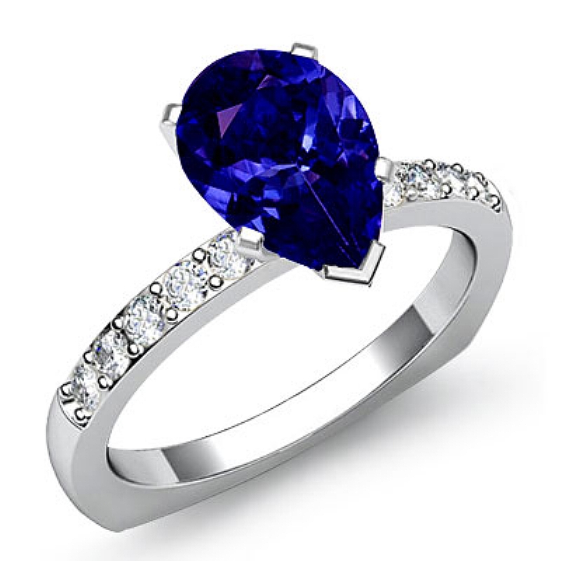  Pear diamond  Ring in 14k Gold White