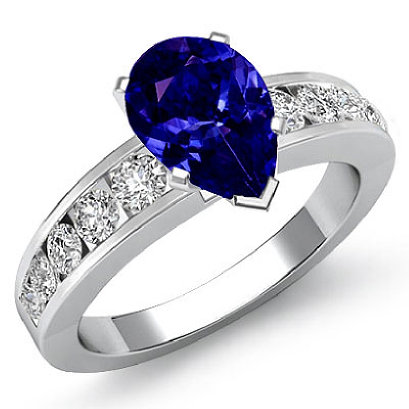  Pear diamond  Ring in 14k Gold White