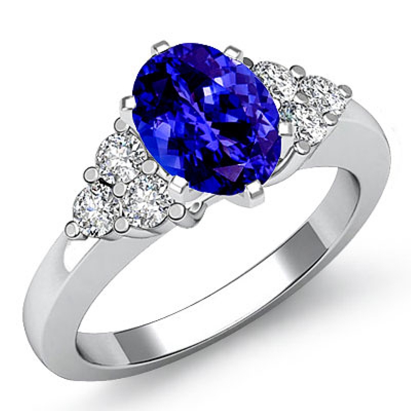  Oval diamond  Ring in 14k Gold White