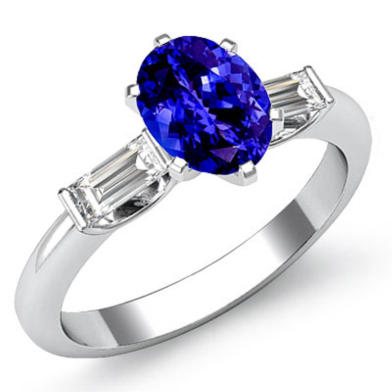  Oval diamond  Ring in 14k Gold White