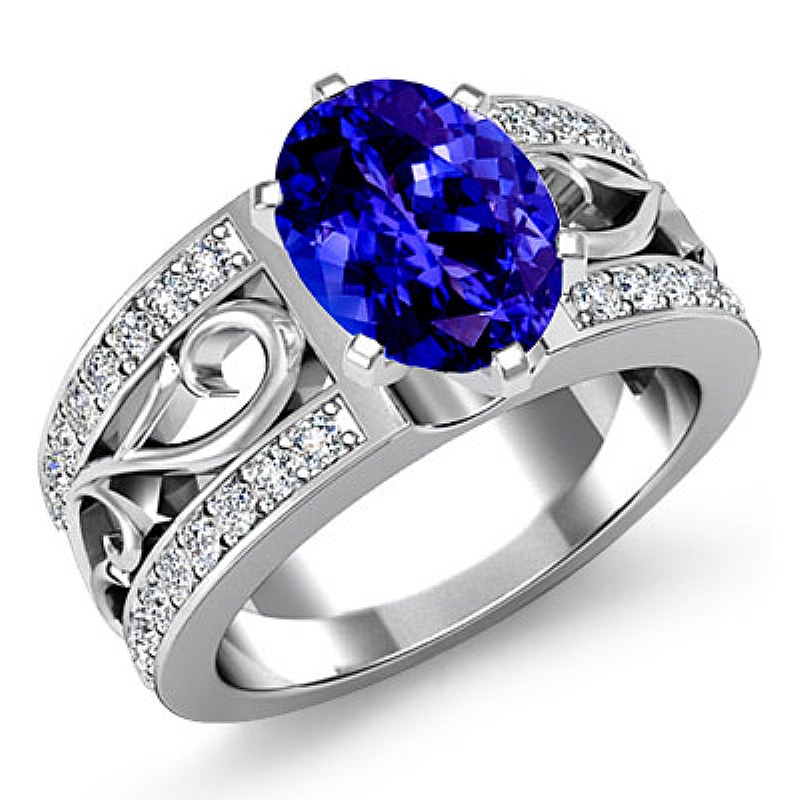  Oval diamond  Ring in 14k Gold White