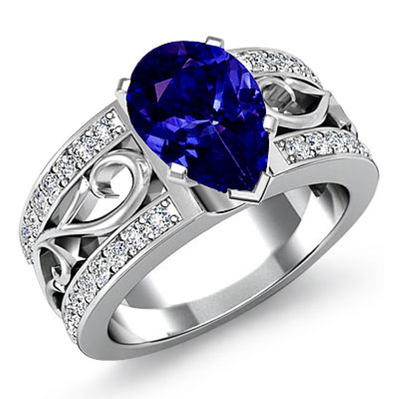  Pear diamond  Ring in 14k Gold White