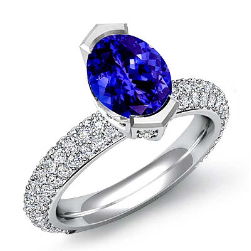  Oval diamond  Ring in 14k Gold White