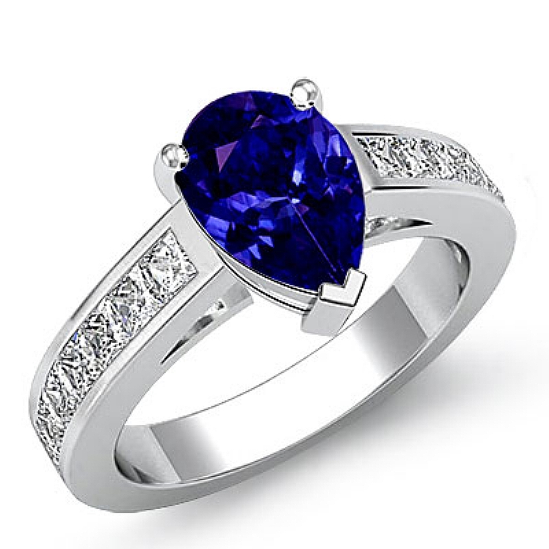  Pear diamond  Ring in 14k Gold White