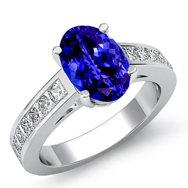  Oval diamond  Ring in 14k Gold White