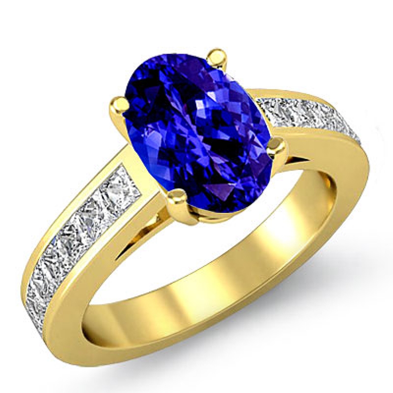  Oval diamond  Ring in 14k Gold Yellow