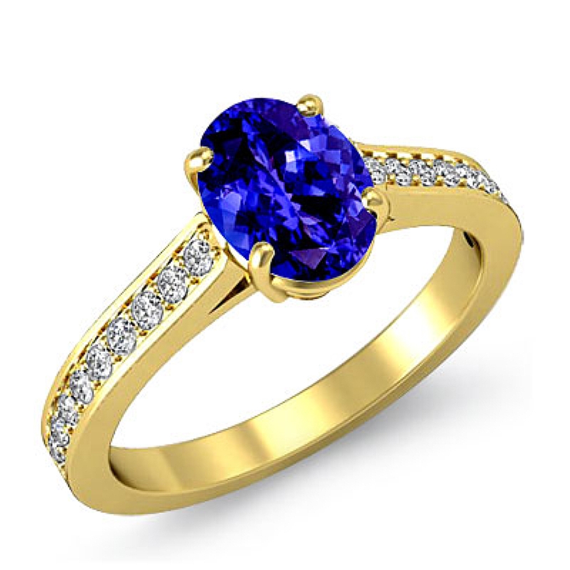  Oval diamond  Ring in 14k Gold Yellow