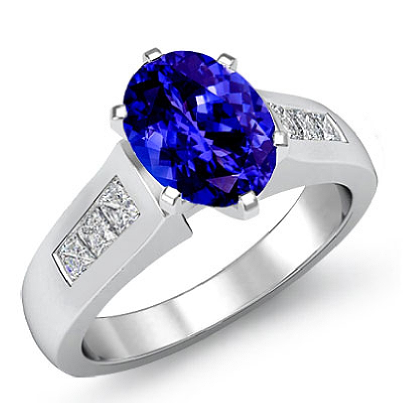  Oval diamond  Ring in 14k Gold White