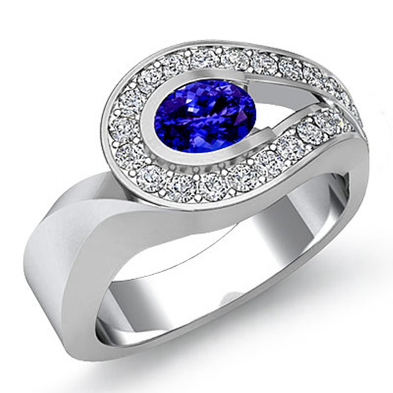  Oval diamond  Ring in 14k Gold White