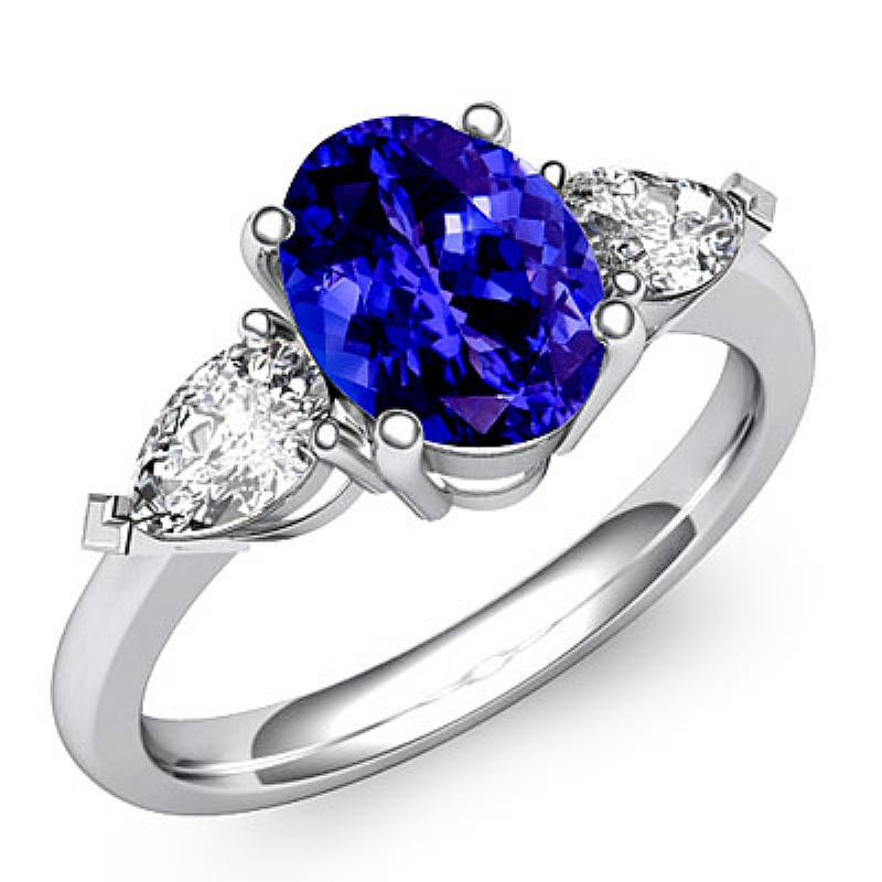  Oval diamond  Ring in 14k Gold White