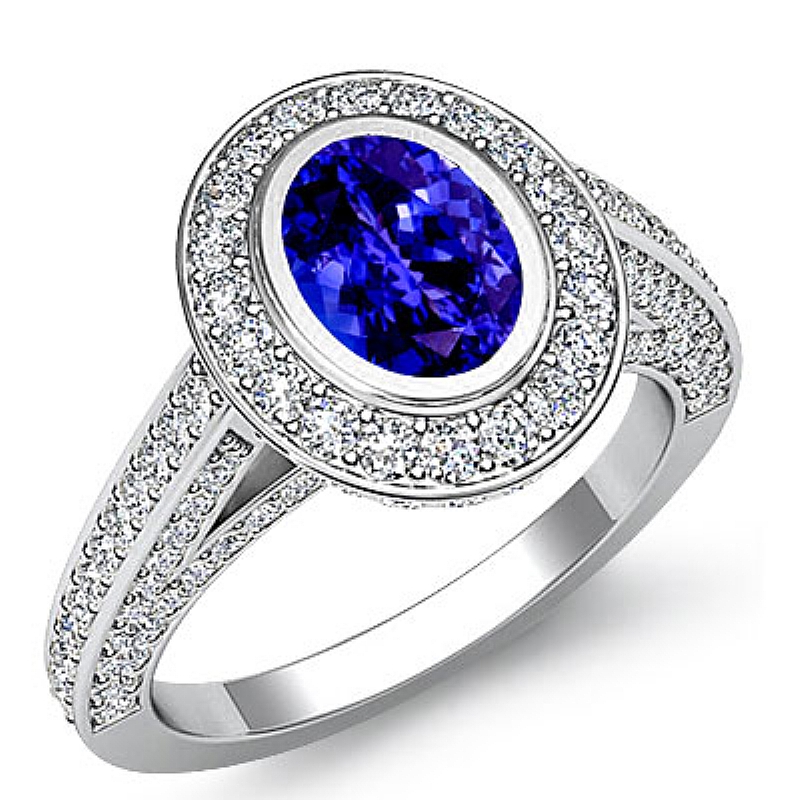  Oval diamond  Ring in 14k Gold White