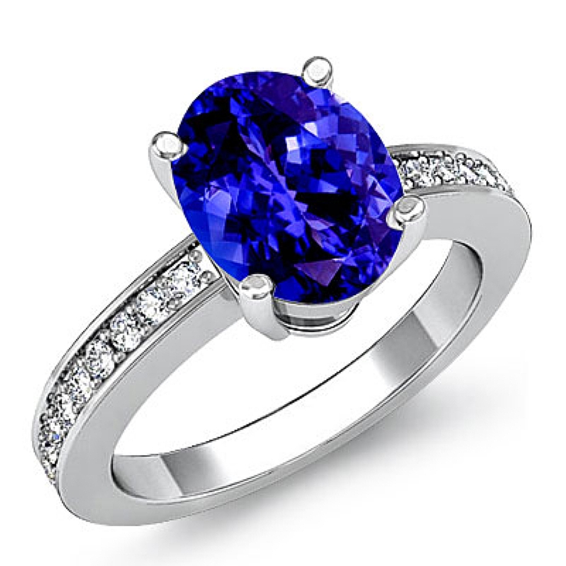  Oval diamond  Ring in 14k Gold White