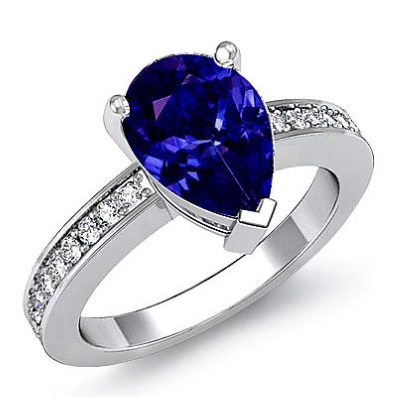  Pear diamond  Ring in 14k Gold White