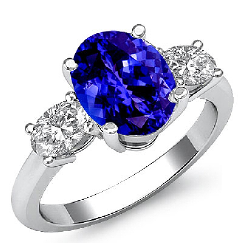  Oval diamond  Ring in 14k Gold White