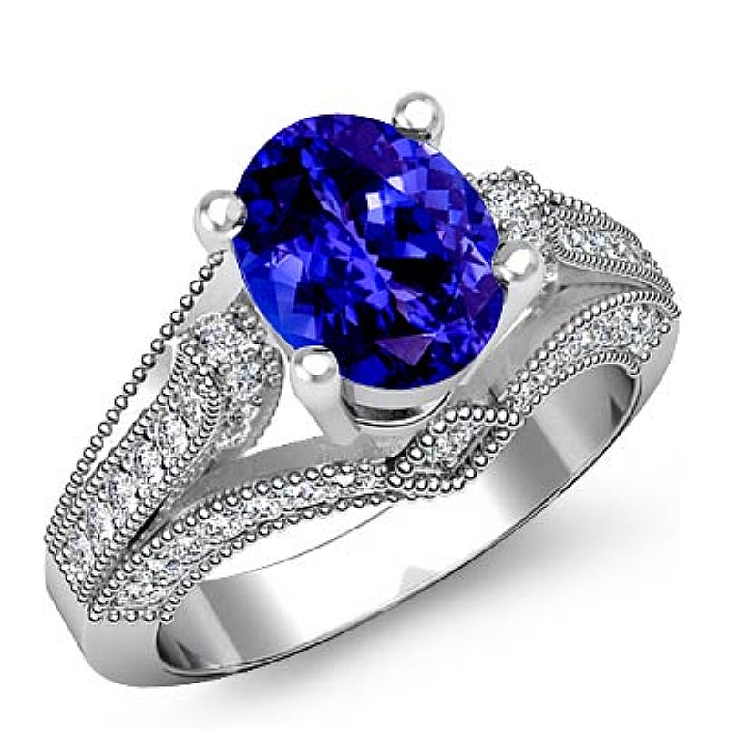  Oval diamond  Ring in 14k Gold White