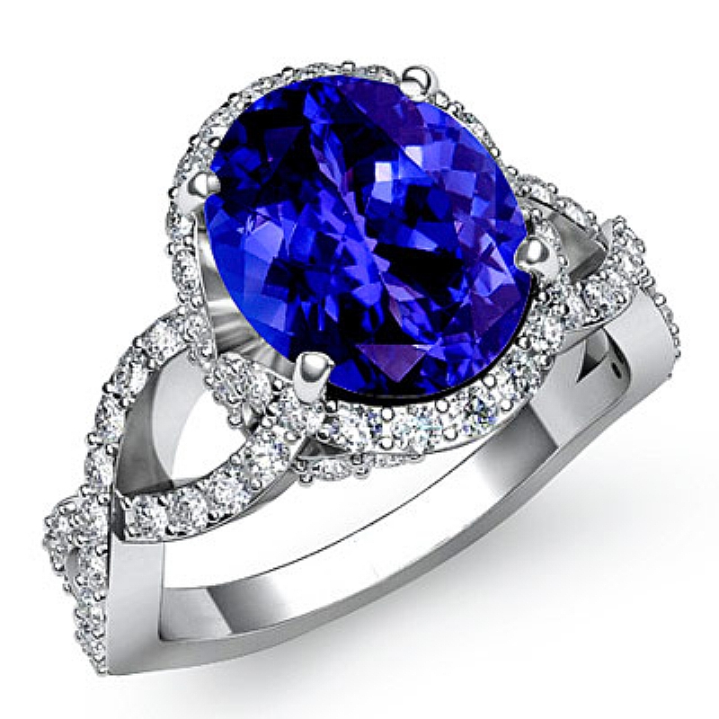  Oval diamond  Ring in 14k Gold White