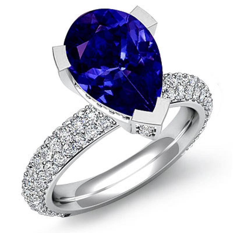  Pear diamond  Ring in 14k Gold White