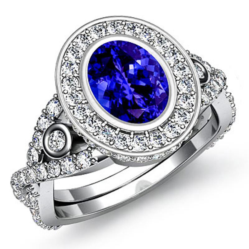  Oval diamond  Ring in 14k Gold White