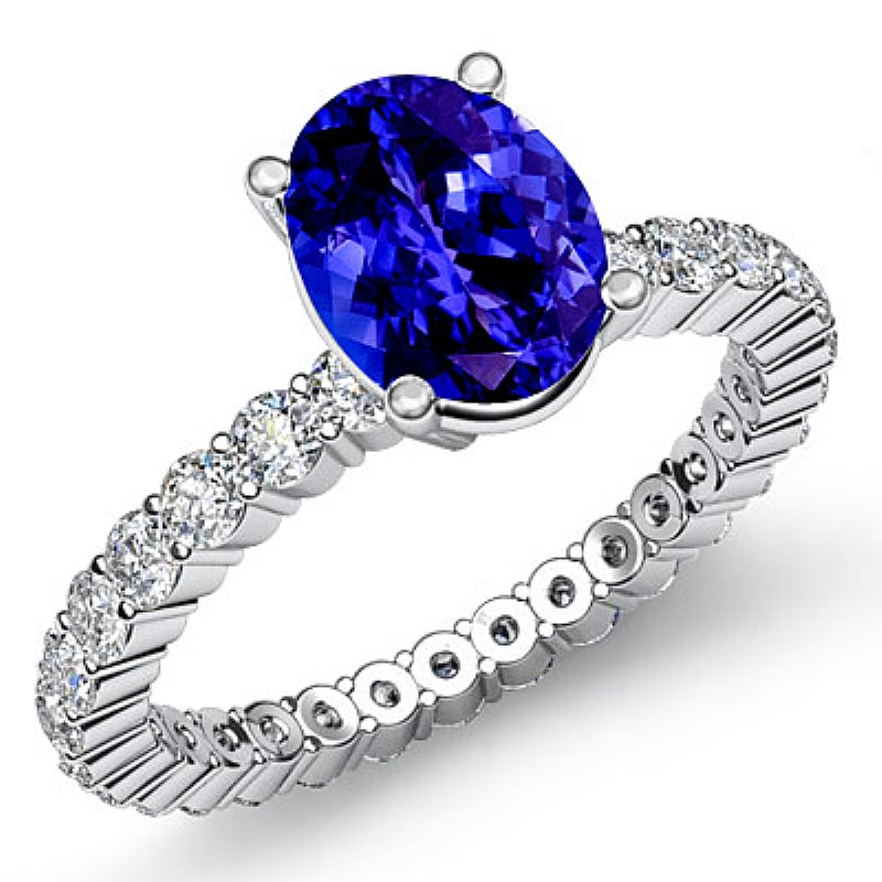  Oval diamond  Ring in 14k Gold White