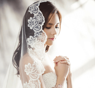 what accessories does a bride need for the big day