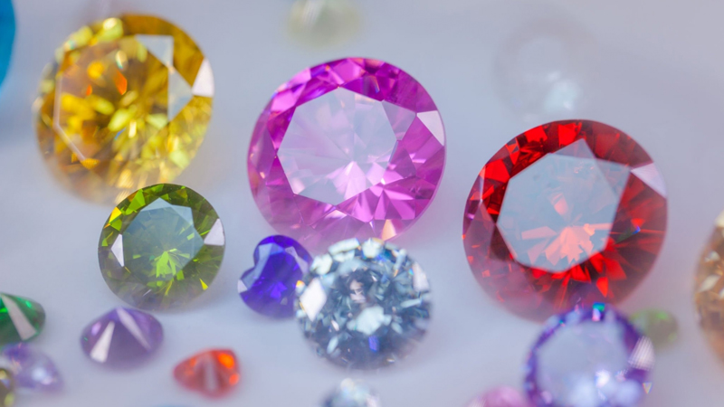 How do colored lab diamonds work
