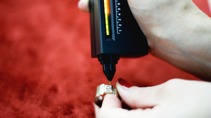 How does a diamond tester work on lab diamonds