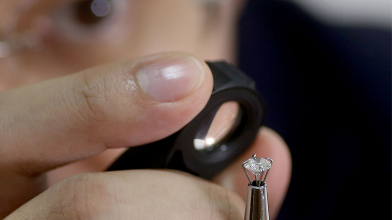 How gemologists identify hpht and cvd diamond